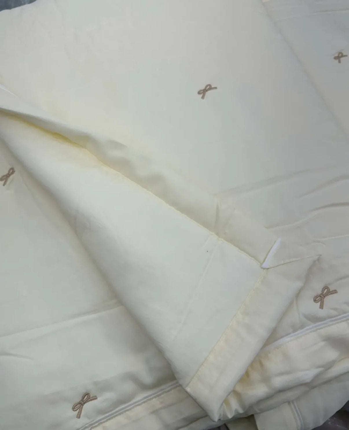 【韓國製涼感被🧊|含雙人size】淨色蝴蝶結刺繡涼感被