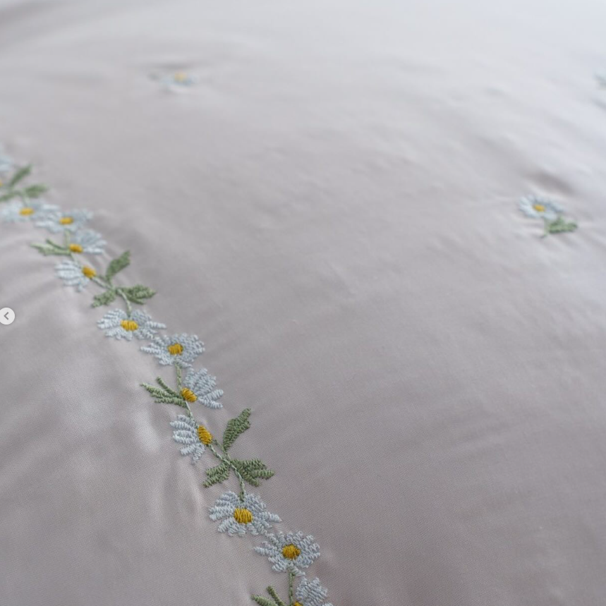 【韓國製四季薄被】刺繡雛菊四季薄被 100%天絲
