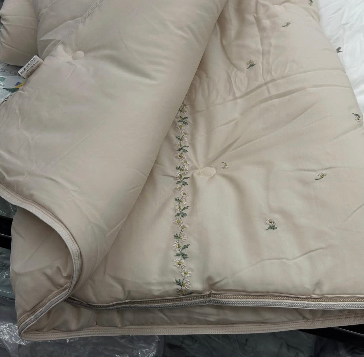 【韓國製四季薄被】刺繡雛菊四季薄被 100%天絲