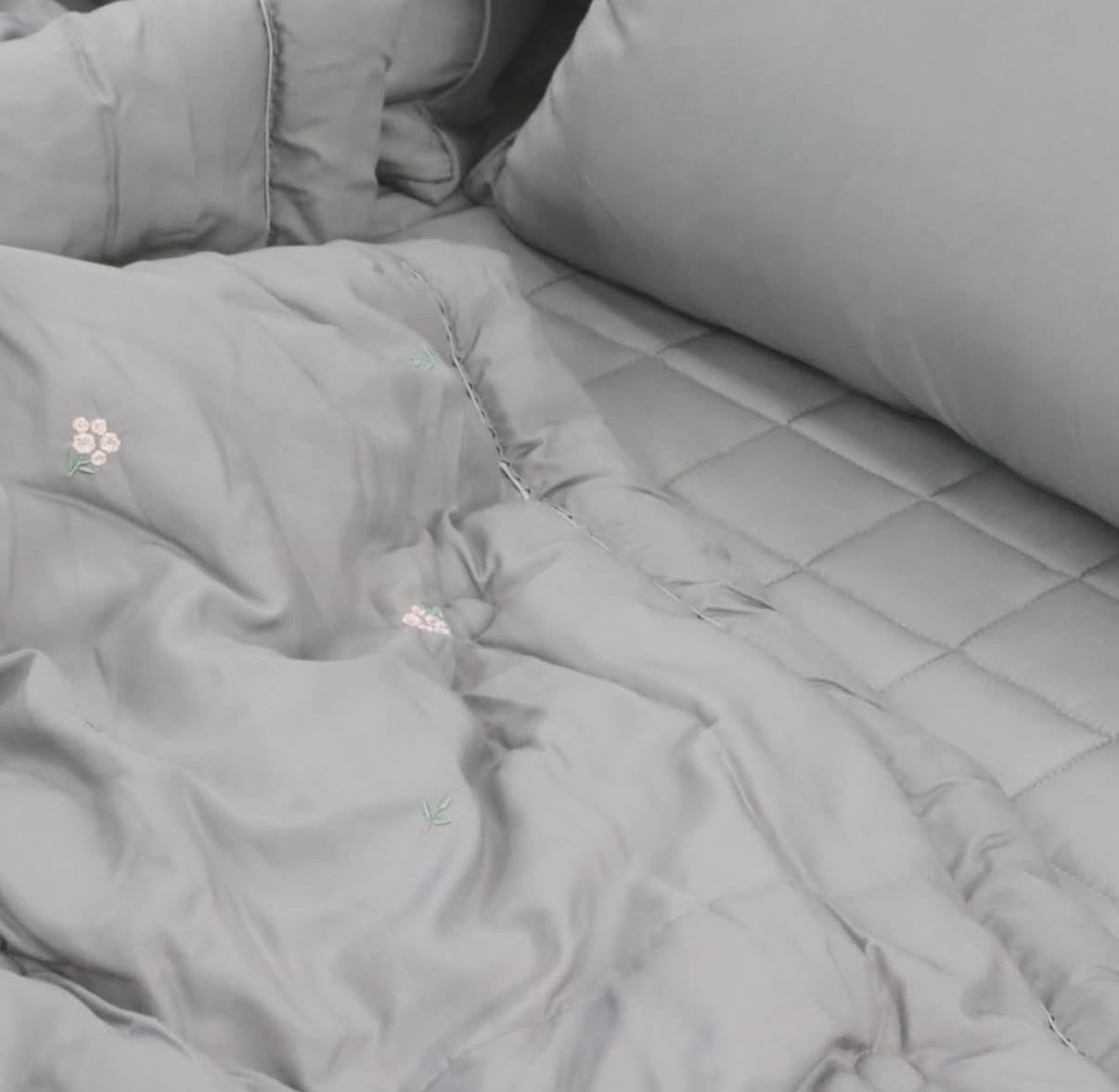 【韓國製四季薄被】清新小花刺繡四季薄被 100%天絲